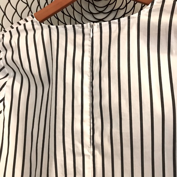 Cute blouse with ties on the arms 💜 - Picture 4 of 6